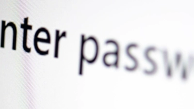 Viele Fußballfans nutzen viel zu leichte Passwörter. (Foto: Fabian Sommer/dpa)