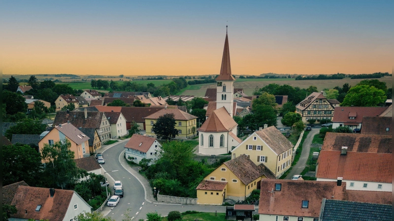 Zwischen Frankenhöhe und Taubertal – Steinsfeld überzeugt als lebenswerte Gemeinde. (Foto: Gemeinde Steinsfeld)