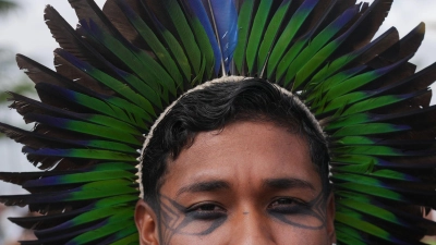 Stimme des Regenwalds: Aktivist Hamangui vor der COP30 in Brasilien (Foto: Fernando Llano/AP/dpa)