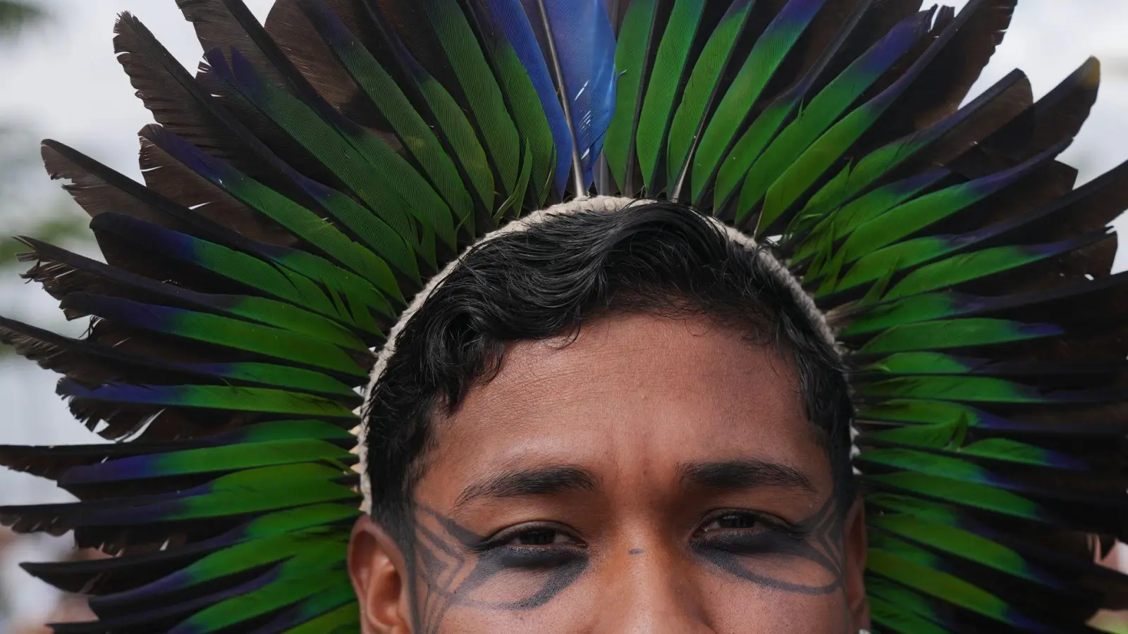 Stimme des Regenwalds: Aktivist Hamangui vor der COP30 in Brasilien (Foto: Fernando Llano/AP/dpa)