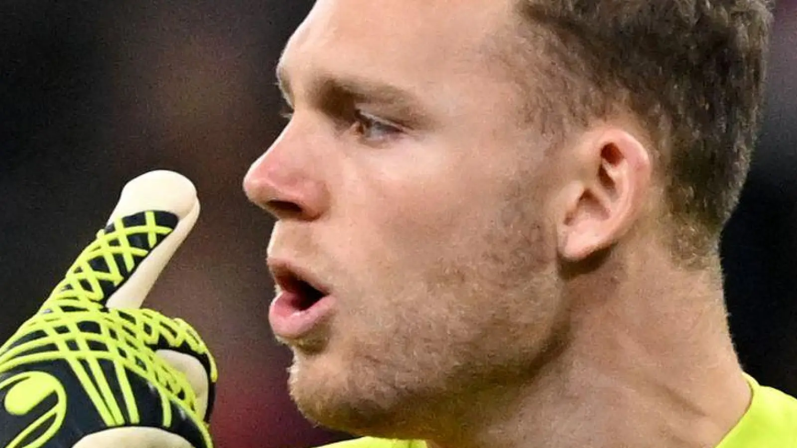 Zieht es offenbar vom Süden in den Norden: Bayern-Ersatztorwart Daniel Peretz. (Foto: Sven Hoppe/dpa)