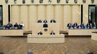 Mona Neubaur während ihrer Rede im Deutschen Bundesrat. (Foto: Bernd von Jutrczenka/dpa)