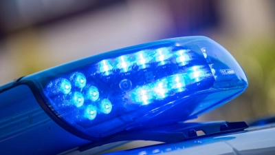 Die Polizei prüft derzeit die Hintergründe. Es besteht der Verdacht, dass Verstöße gegen Verordnungen und gegen Tierschutzgesetze begangen wurden. (Symbolbild) (Foto: Lino Mirgeler/dpa)