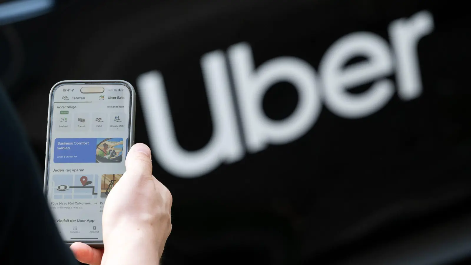 Uber führt in Deutschland eine neue In-App-Funktion ein, die es Fahrgästen erlaubt, während der Fahrt den Ton im Fahrzeug aufzuzeichnen. (Symbolbild) (Foto: Sebastian Gollnow/dpa)