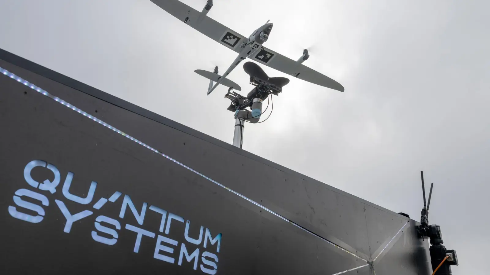 Der Drohnenhersteller Quantum Systems will mit frischem Investorenmillionen Produktion und Entwicklung ausbauen. (Archiv) (Foto: Peter Kneffel/dpa)