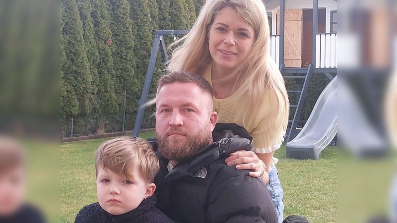 Roman Belender mit Partnerin Olivia Trzcinski und Sohn Levi: Die Gerhardshofener Familie kämpft nach einem schweren Unfall um Romans Zukunft. (Foto: Sandra Buchwald)