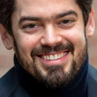 Lahav Shani gibt nun offiziell seinen Einstand als Chefdirigent der Münchner Philharmoniker. (Archivbild) (Foto: Peter Kneffel/dpa)