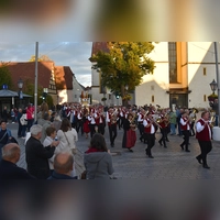 Der Marsch zum Festzelt wurde von den Stadtsoldaten und der Musikkapelle Neunstetten angeführt. (Foto: Werner Wenk)