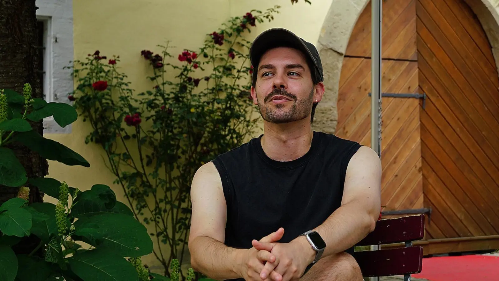 Frank Habatsch ist erstmals am Toppler-Theater zu Gast. In „Achtsam morden” schlüpft er in die Rolle des Björn Diemel. (Foto: Elke Walter)