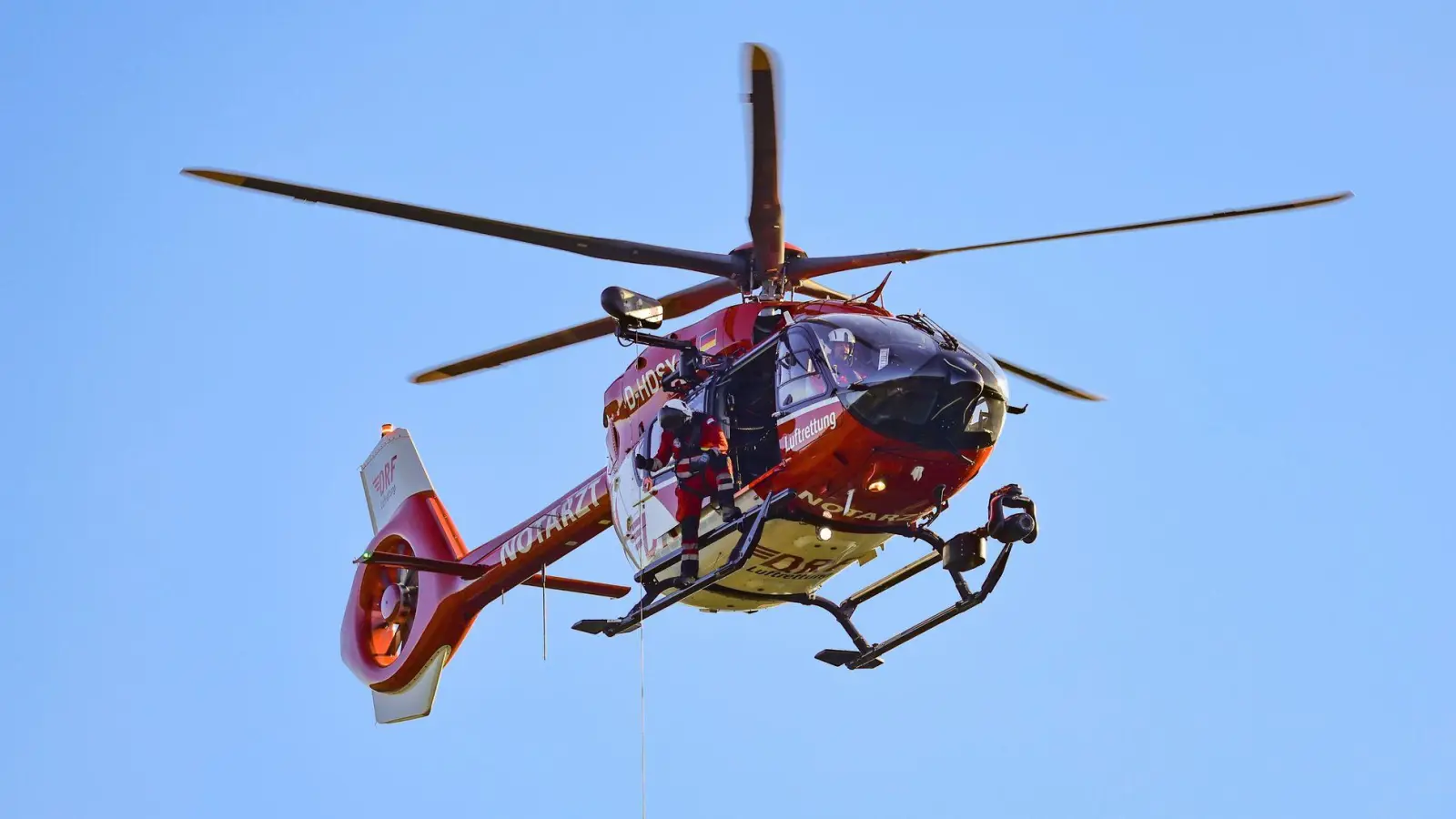 Nach beiden Unfällen waren Rettungshubschrauber im Einsatz. (Symbolbild) (Foto: Christoph Reichwein/dpa)