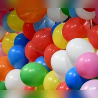 Nicht lebensmitteltauglich: Luftballons bestehen aus Materialien, die nicht für den Kontakt mit Lebensmitteln geeignet sind. (Foto: Britta Pedersen/dpa-Zentralbild/dpa-tmn)