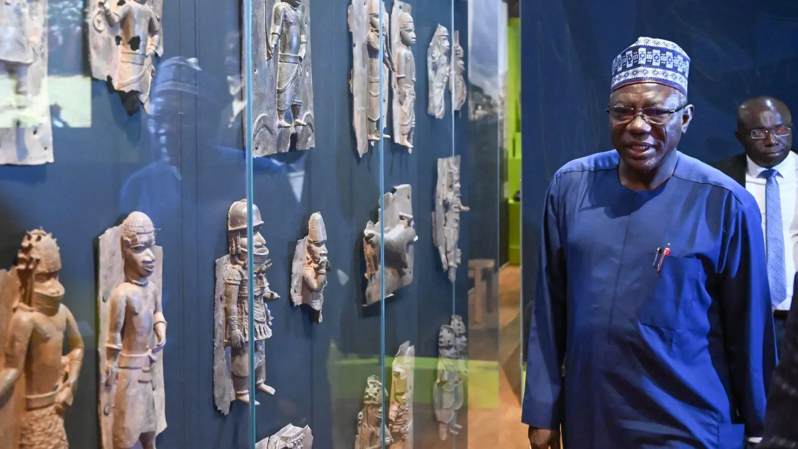 Abba Tijani, Generaldirektor der Nationalen Museums- und Denkmalbehörde Nigerias, in Stuttgarts Linden-Museum. (Foto: Bernd Weißbrod/dpa)