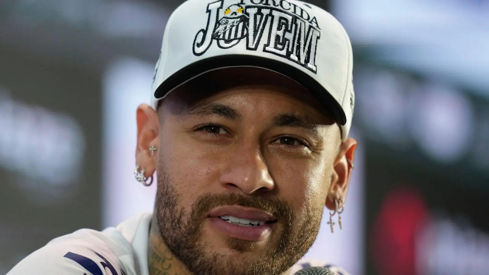 Neymar kennt sich im deutschen Fußball offenbar nicht mehr aus. (Foto: Andre Penner/AP/dpa)