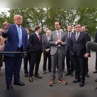 US-Präsident Donald Trump sagt, dass die KI-Unternehmen sich gegenseitig kontrollieren würden.  (Foto: Alex Brandon/AP/dpa)