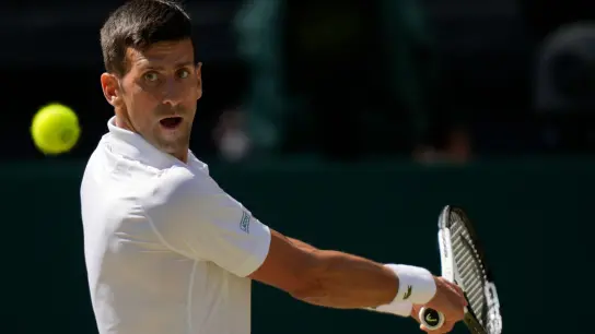 Novak Djokovic findet lobende Worte für seinen Finalgegner Nick Kyrgios. (Foto: Alastair Grant/AP/dpa)