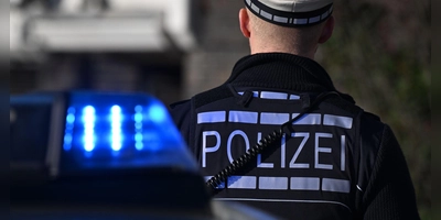 Nicht nur in Deutschland sucht die Polizei nach dem 34-jährigen Ansbacher. Sein Haftbefehl ist auf Europa ausgedehnt. (Symbolbild: Bernd Weißbrod/dpa)