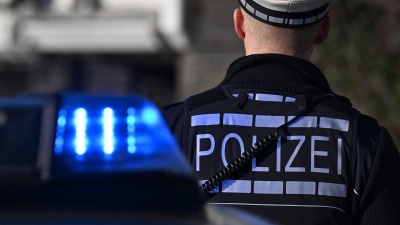 Nicht nur in Deutschland sucht die Polizei nach dem 34-jährigen Ansbacher. Sein Haftbefehl ist auf Europa ausgedehnt. (Symbolbild: Bernd Weißbrod/dpa)