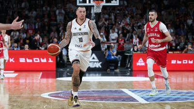 Daniel Theis will beim Supercup in München wieder dabei sein. (Foto: Daniel Löb/dpa)