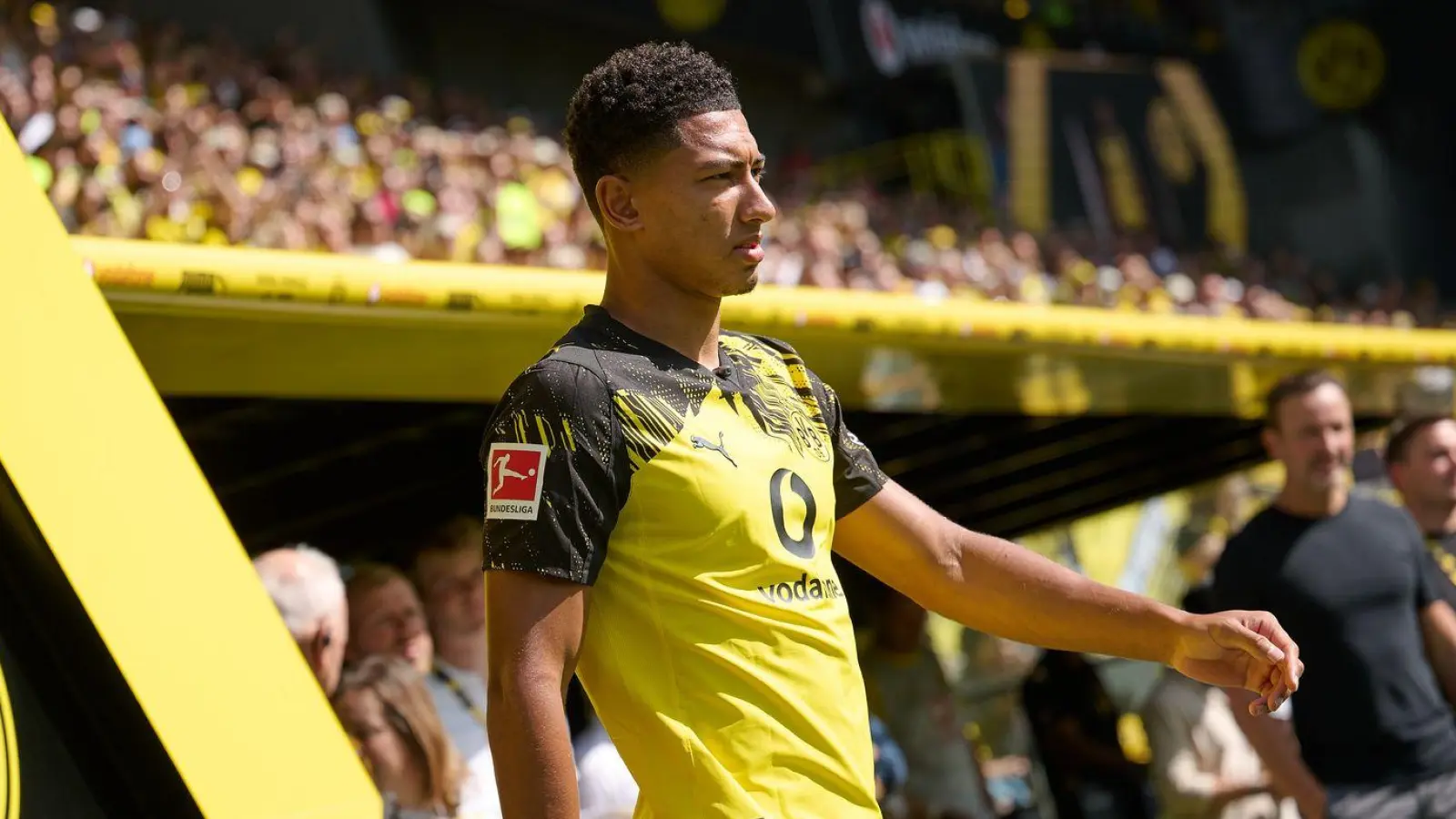 Seine Eltern sollen nach dem Auftakt in Hamburg in den Katakomben für Wirbel gesorgt haben: Jobe Bellingham. (Archivbild)  (Foto: Bernd Thissen/dpa)