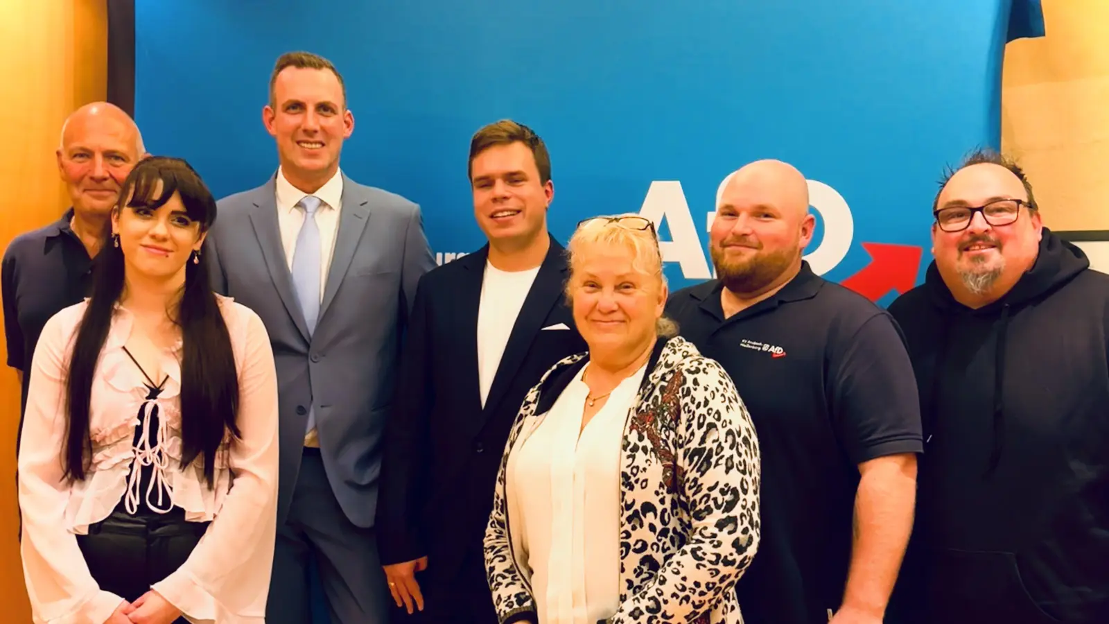 Das ist die Führungsriege des neuen AfD-Ortsverbandes Ansbach und Umgebung (von links): Wolfgang Nabers, Lisa Huber, Andreas Abs, Daniel Lösch, Dolores Becker, Benjamin Hörauf und Markus Killinger. (Foto: Johannes Meier)