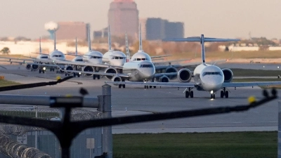 Airlines streichen Hunderte Flüge in den USA (Foto: Nam Y. Huh/AP/dpa)