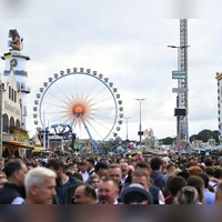 Der Gastronom Bartl hat es geschafft und bekommt einen heiß begehrten Platz auf dem Oktoberfest. (Archivbild) (Foto: Felix Hörhager/dpa)