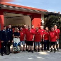 Zurecht stolz können die Feuerwehrleute aus Buchen auf ihr saniertes Domizil sein, in das sie viel Eigenleistung investiert haben. (Foto: Markt Markt Erlbach)