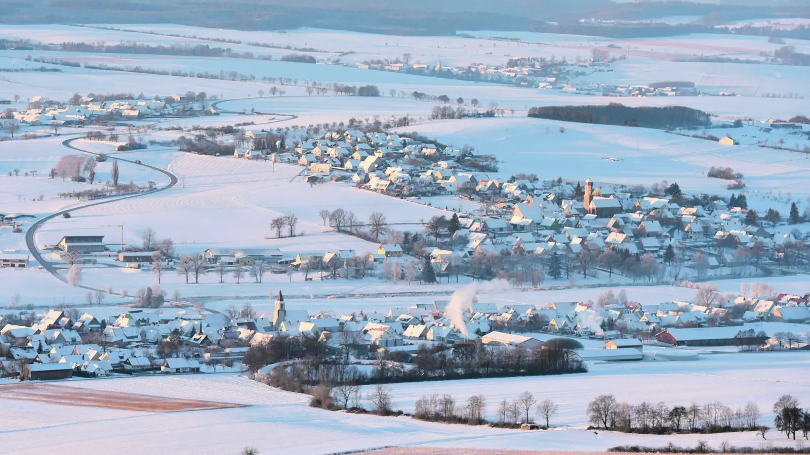 Gerolfingen vom Hesselberg aus betrachtet: Fällt bald der erste Schnee in Mittelfranken? (Archivbild: Manfred Blendinger)