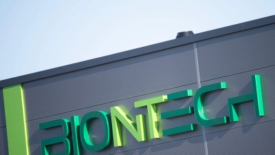 Biontech übernimmt ein britisches KI-Unternehmen. (Foto: Sebastian Gollnow/dpa)