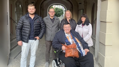Der AfD-Vorstand, von links: Dennis Neumeister, Armin Heinlein, Benno Bulitta (vorne), Monika Hartmann und Ute Heinlein. Nicht im Bild ist Christan Pogge. (Foto: Melanie Kötzel)