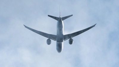 Die EU will für den Luftverkehr ein Umweltlabel einführen. Demnach sollen der erwartete CO2-Fußabdruck pro Passagier und die erwartete CO2-Effizienz pro Kilometer angegeben werden. (Foto: Silas Stein/dpa)