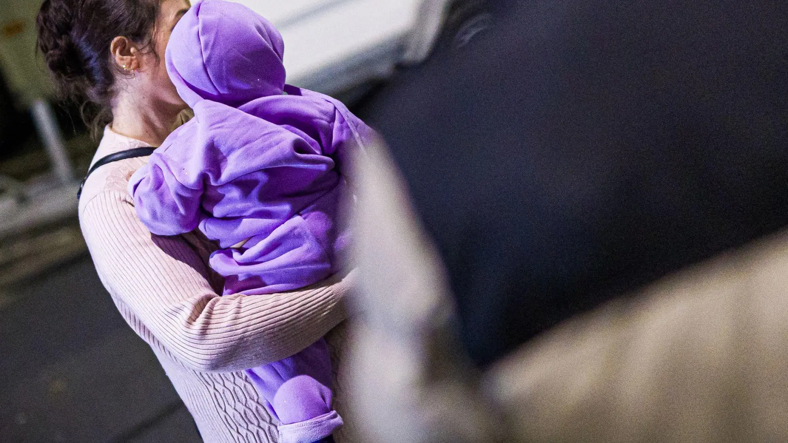 Für Frauen gelten unter der Taliban-Herrschaft große Freiheitsbeschränkungen. (Archivfoto) (Foto: Moritz Frankenberg/dpa)