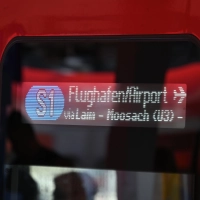 Auch die Flughafenlinien sind im Herbst von Sperrungen betroffen. (Symbolbild) (Foto: Florian Diettrich/dpa)