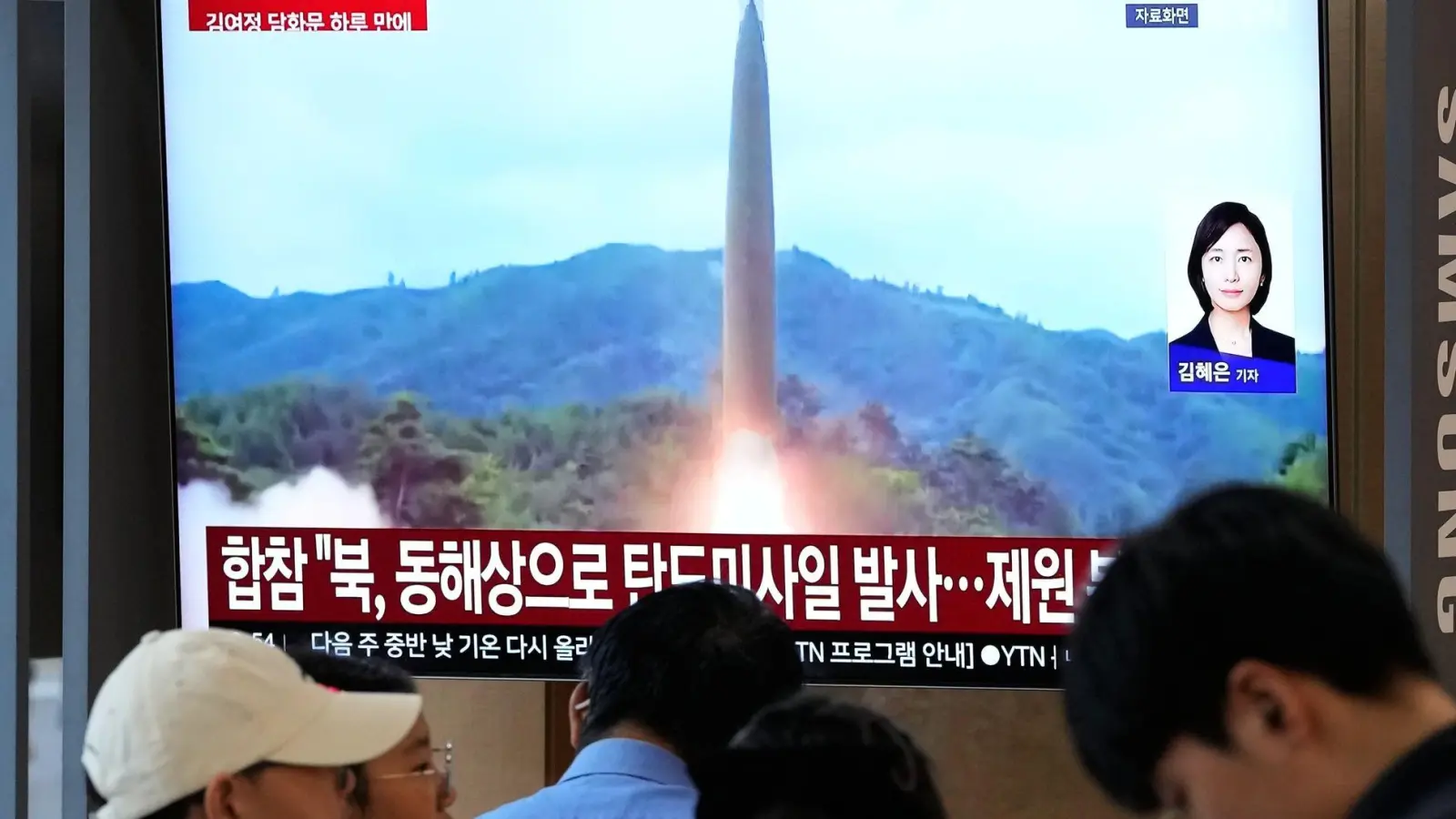 Nordkorea hat erneut eine ballistische Rakete abgefeuert. (Foto: Ahn Young-joon/AP/dpa)