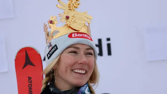 An der Spitze: Skirennfahrerin Mikaela Shiffrin hat beim Riesenslalom am Kronplatz ihren 83. Weltcup-Sieg gefeiert und ist damit zur alleinigen Rekordhalterin bei den alpinen Damen aufgestiegen. (Foto: Alessandro Trovati/AP/dpa)