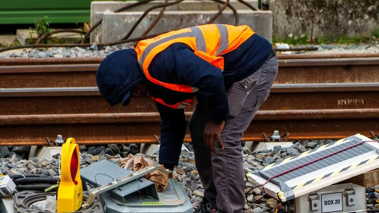 Die Riedbahn ist die erste sanierte Strecke im Rahmen der sogenannten Generalsanierung. (Archivbild) (Foto: Andreas Arnold/dpa)