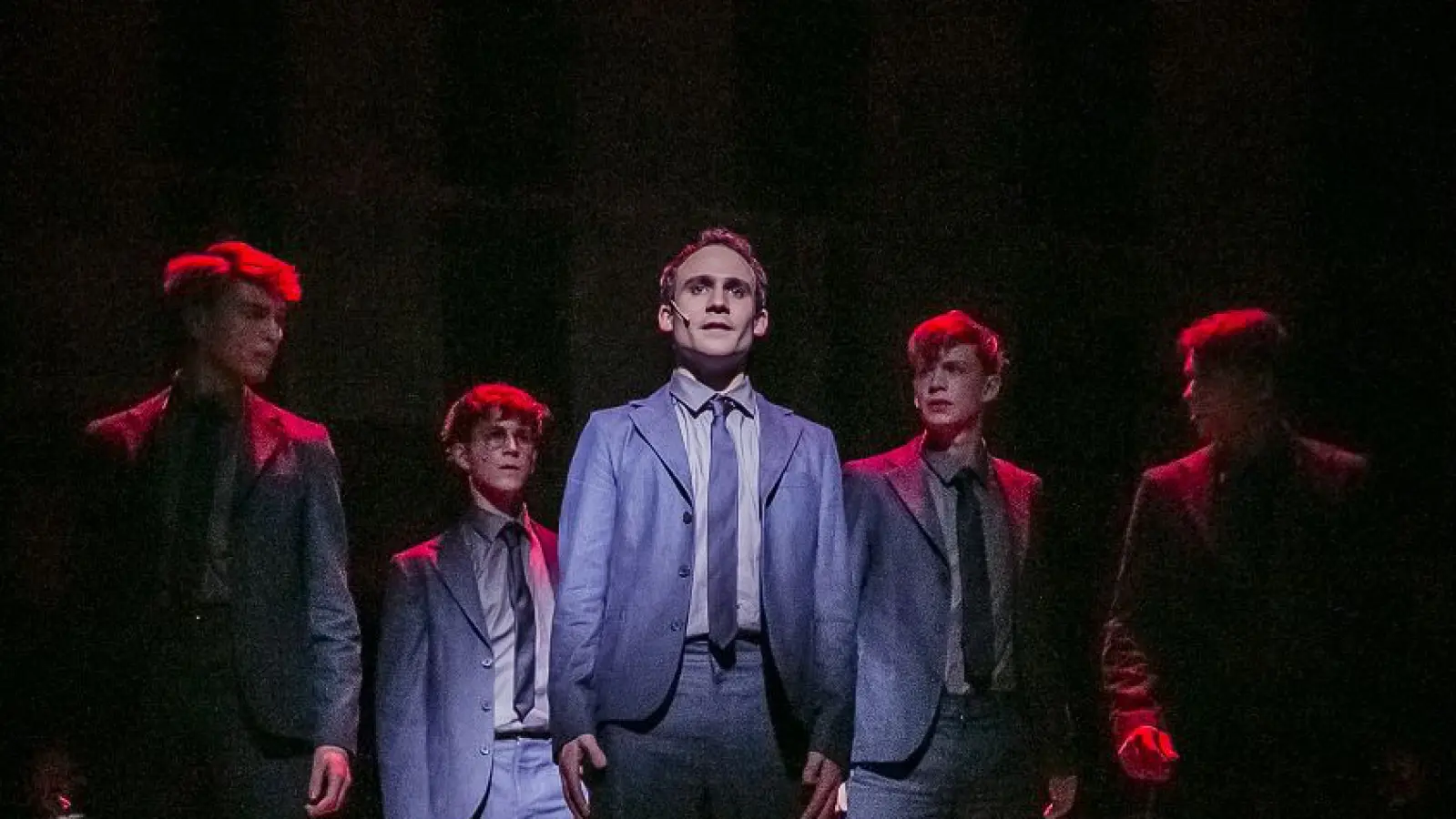 Im Scheinwerferlicht: Jürgen Brehm im Musical „Spring Awakening”.  (Foto: Jochen Quast)