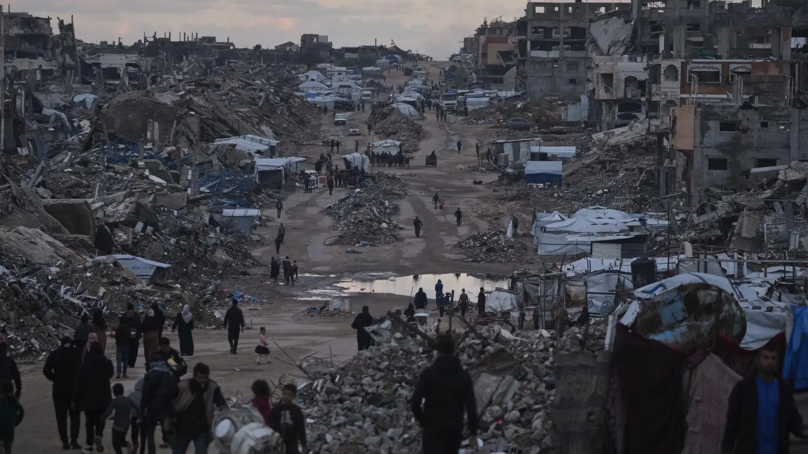 Berichten zufolge bereiten sich Israel und die Hamas auf neue Kämpfe im Gazastreifen vor. (Archivbild) (Foto: Jehad Alshrafi/AP/dpa)