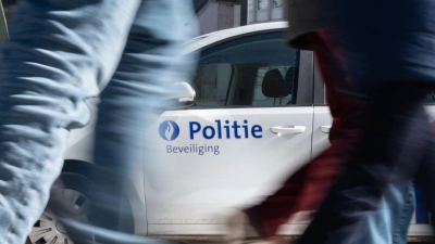 In Antwerpen wurde ein sechsjähriger Junge beim Überqueren eines Zebrastreifens von einem Polizeiwagen erfasst. (Archivbild) (Foto: Anna Ross/dpa)