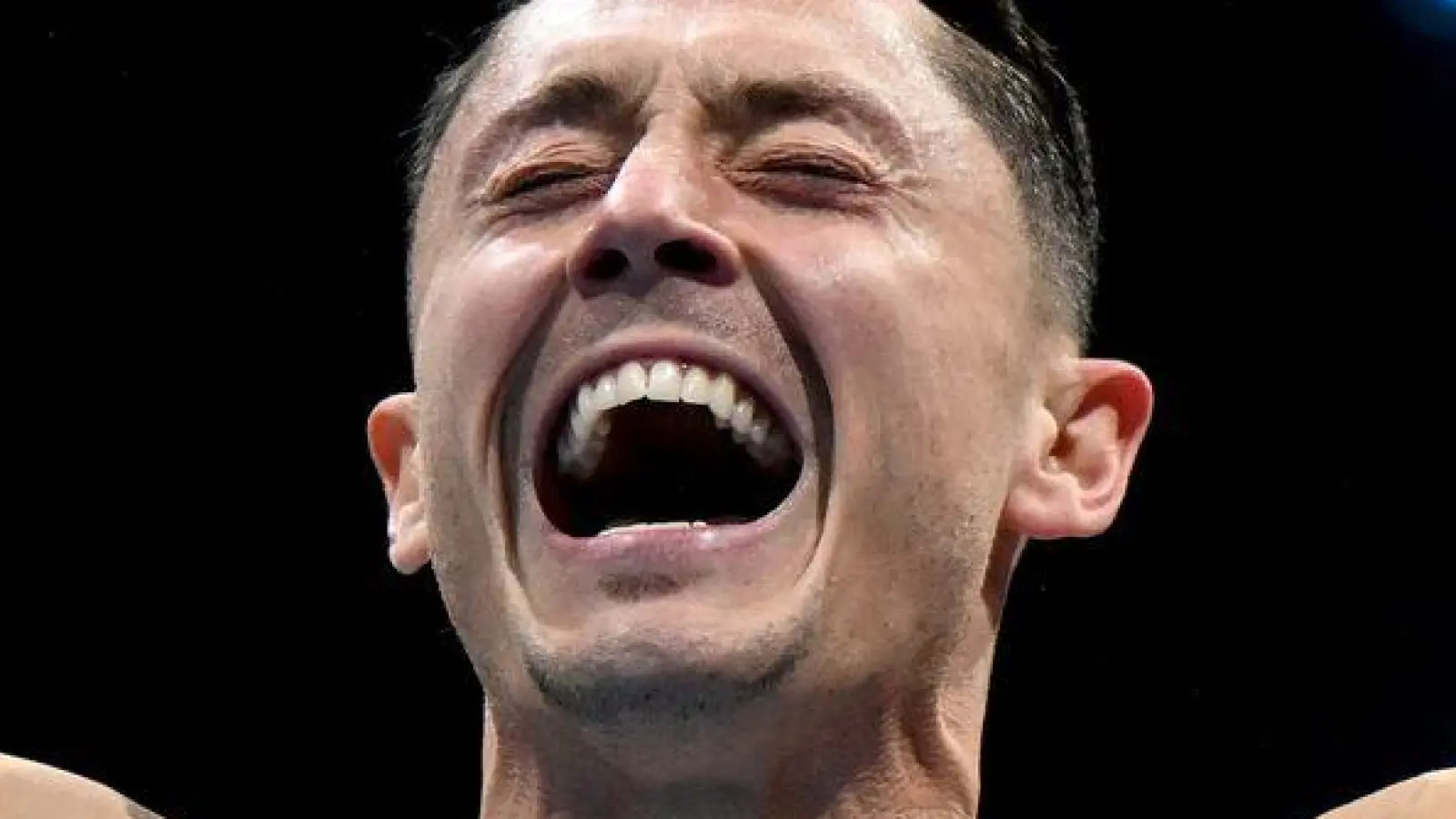 Andreas Toba bejubelt seine famose Reckübung und den Finaleinzug. (Foto: Marijan Murat/dpa)