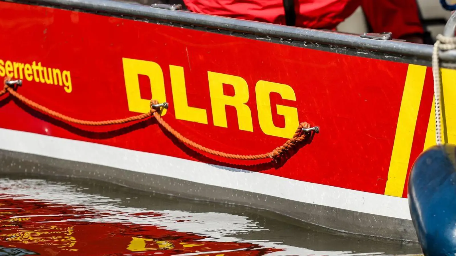 Auch die DLRG war vor Ort im Einsatz. (Symbolbild) (Foto: Christoph Reichwein/dpa)