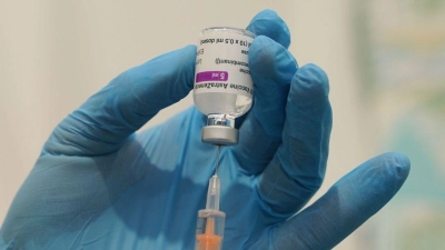 Die Klägerin führt ihre Gesundheitsschäden auf die Impfung zurück. (Archivbild) (Foto: Owen Humphreys/PA Wire/dpa)