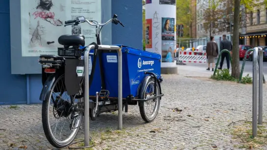 2021 wurde das Start-up Avocargo gegründet. Inzwischen verleiht es 200 E-Lastenräder in Berlin. Bald soll es Angebote in weiteren Städten geben. (Foto: Christophe Gateau/dpa)