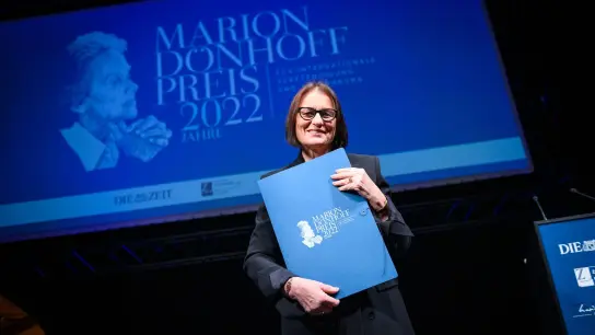 Irina Scherbakowa ist mit dem Marion-Dönhoff-Preis ausgezeichnet worden. (Foto: Jonas Walzberg/dpa)