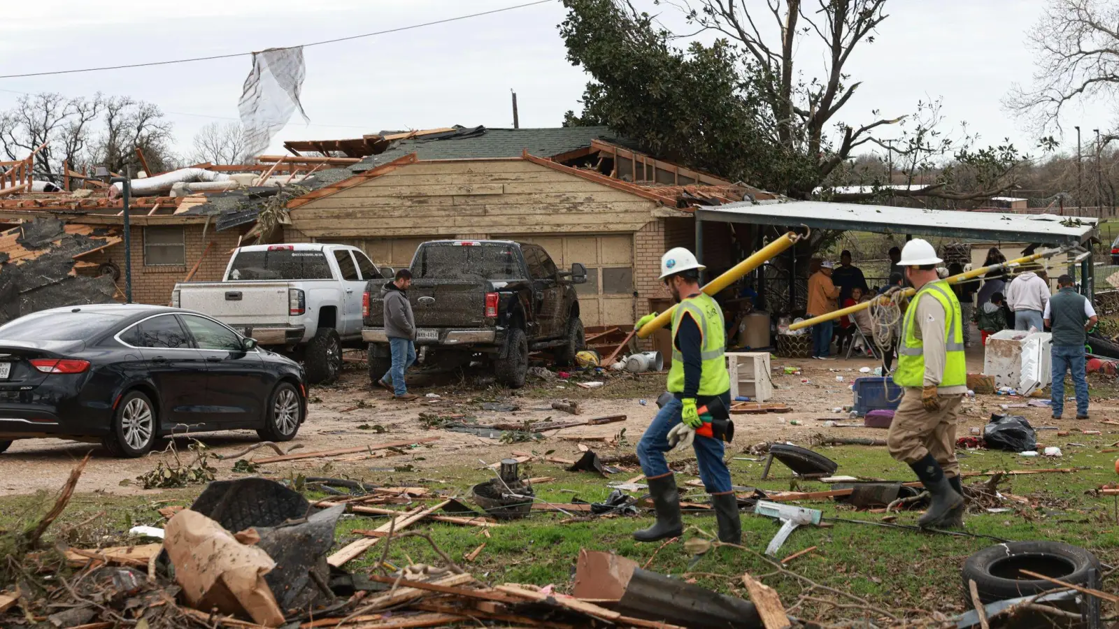 Drei Erwachsene und drei Kinder befanden sich in dem Haus, als kurz nach 7 Uhr morgens ein Tornado durch das Haus fegte. (Foto: Rebecca Slezak/The Dallas Morning News/AP/dpa)