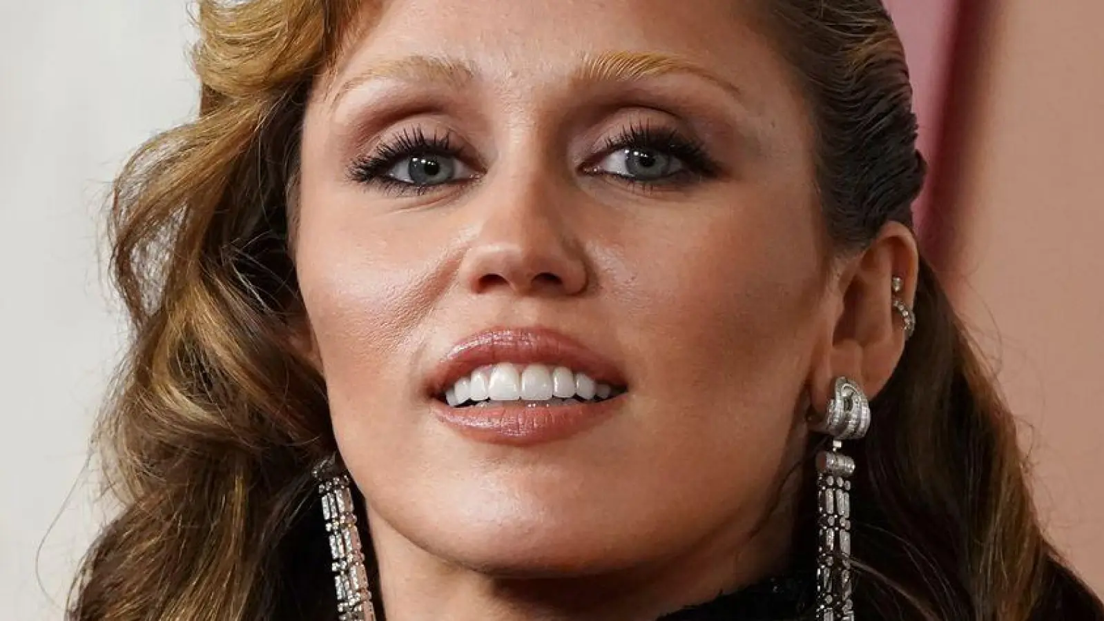  Miley Cyrus wird ihr aktuelles Album absehbar nicht auf einer Tour spielen. (Archivbild) (Foto: Jordan Strauss/Invision/dpa)