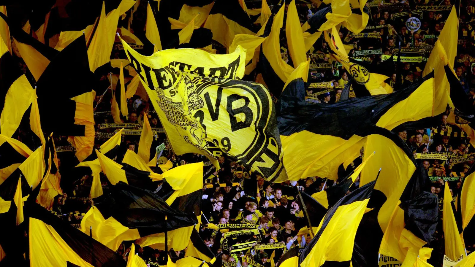 Die BVB-Fans sind in einem UEFA-Ranking auf Platz eins.  (Foto: Federico Gambarini/dpa)
