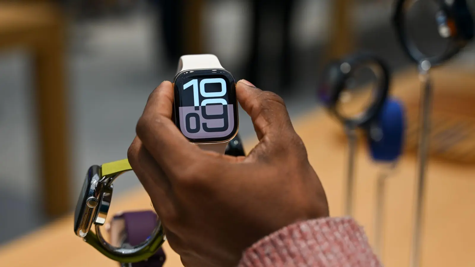 Sind Apples Armbandgeräte tatsächlich CO-2-neutral hergestellt? (Foto: Katharina Kusche/dpa)