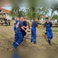 Die Jugendgruppe aus Dinkelsbühl in Aktion bei der Olympiade. (Foto: Friedrich Zinnecker)