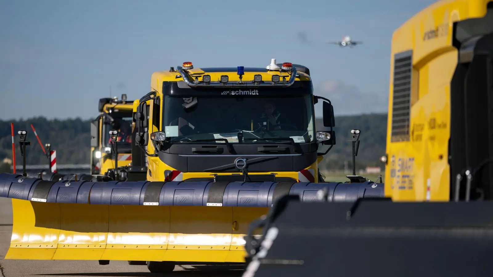 Selbstfahrende Schneepflüge könnten nach Einschätzung eines großen Herstellers in einigen Jahren eingesetzt werden. (Archivbild) (Foto: Marijan Murat/dpa)